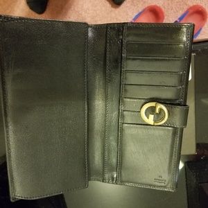 100 % AUTHENTIC Gucci wallet